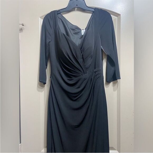 La Femme NWT Sweetheart Neckline Long Jersey
Dress Black Size 10 MSRP $395 - Picture 6 of 10